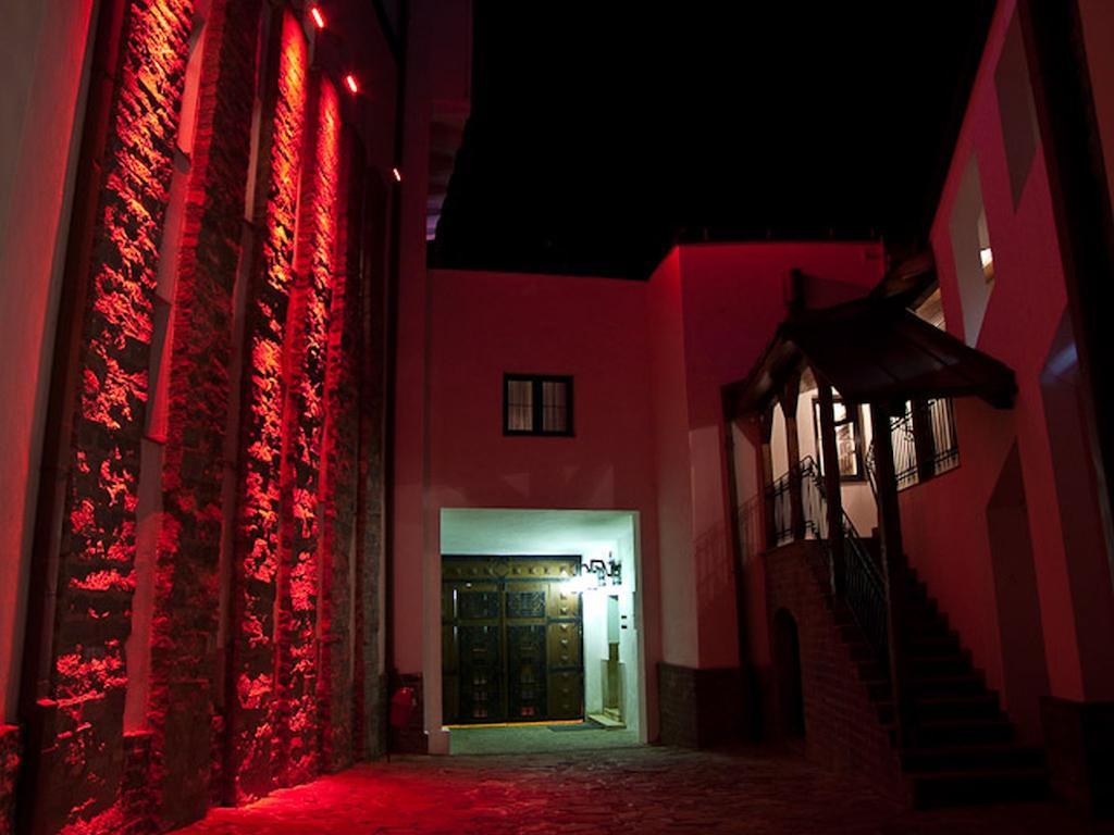 Hotel Castel Dracula Piatra Fantanele Exterior photo